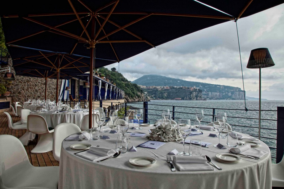 table setting wedding sea side Sorrento