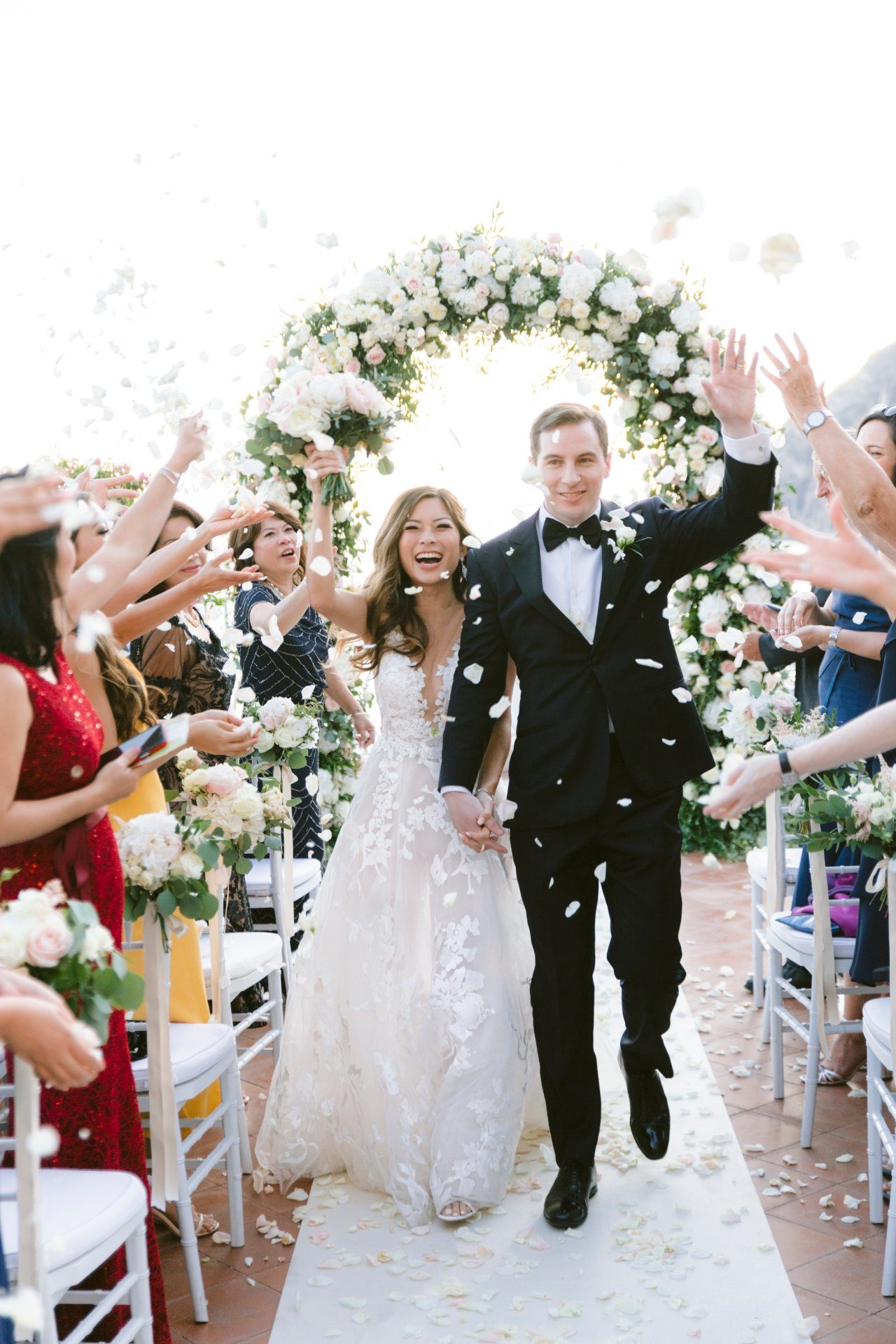 destination-wedding-positano-ceremony-confetti