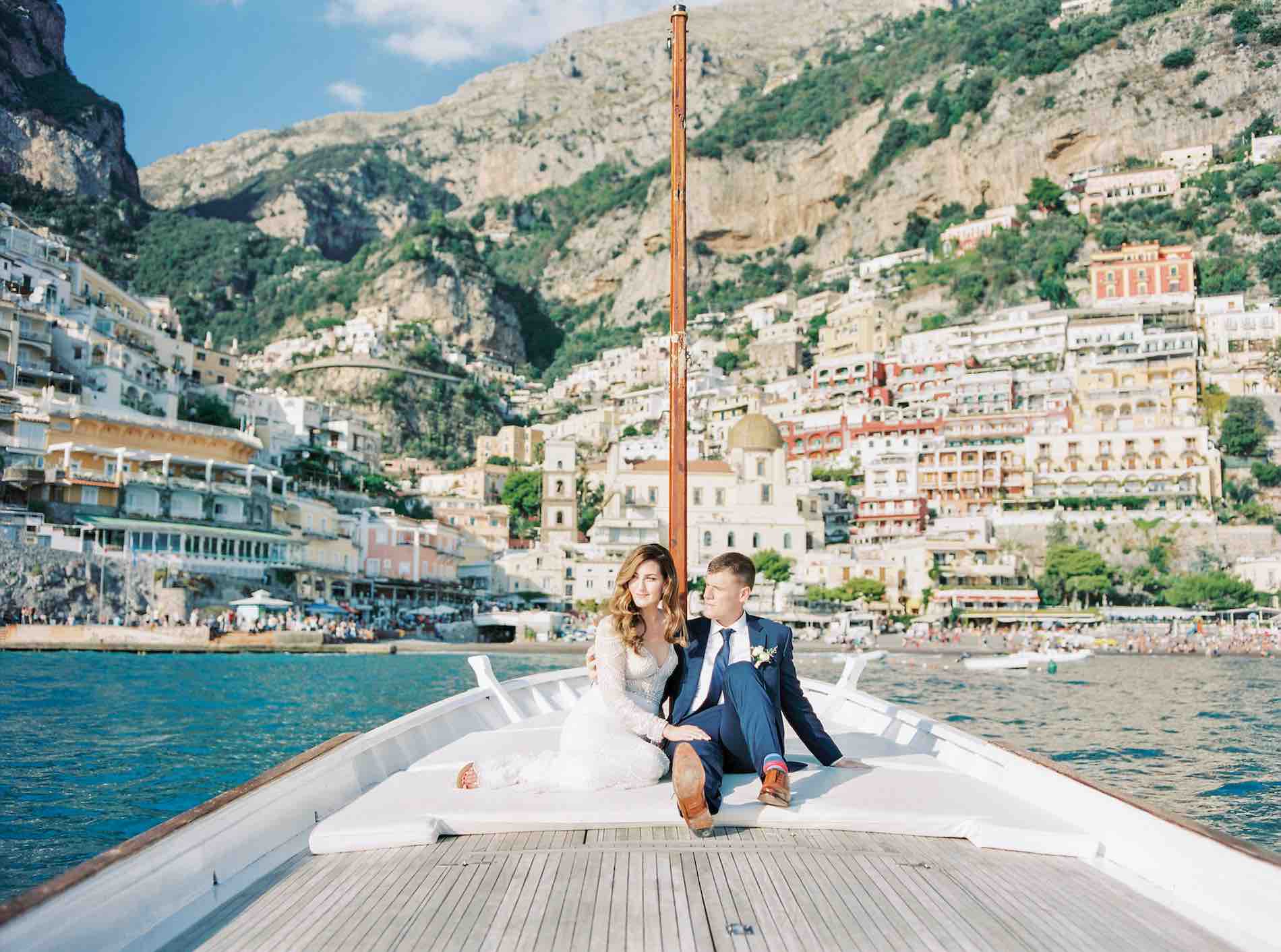 boat couple Positano