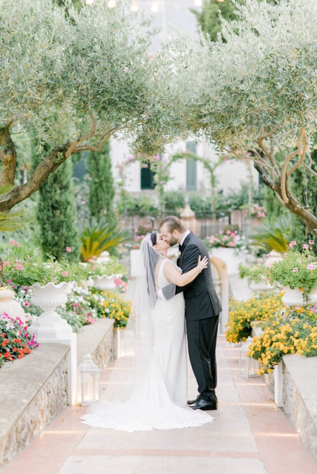 bride and groom kissing in the garden of Villa Eva in Ravello