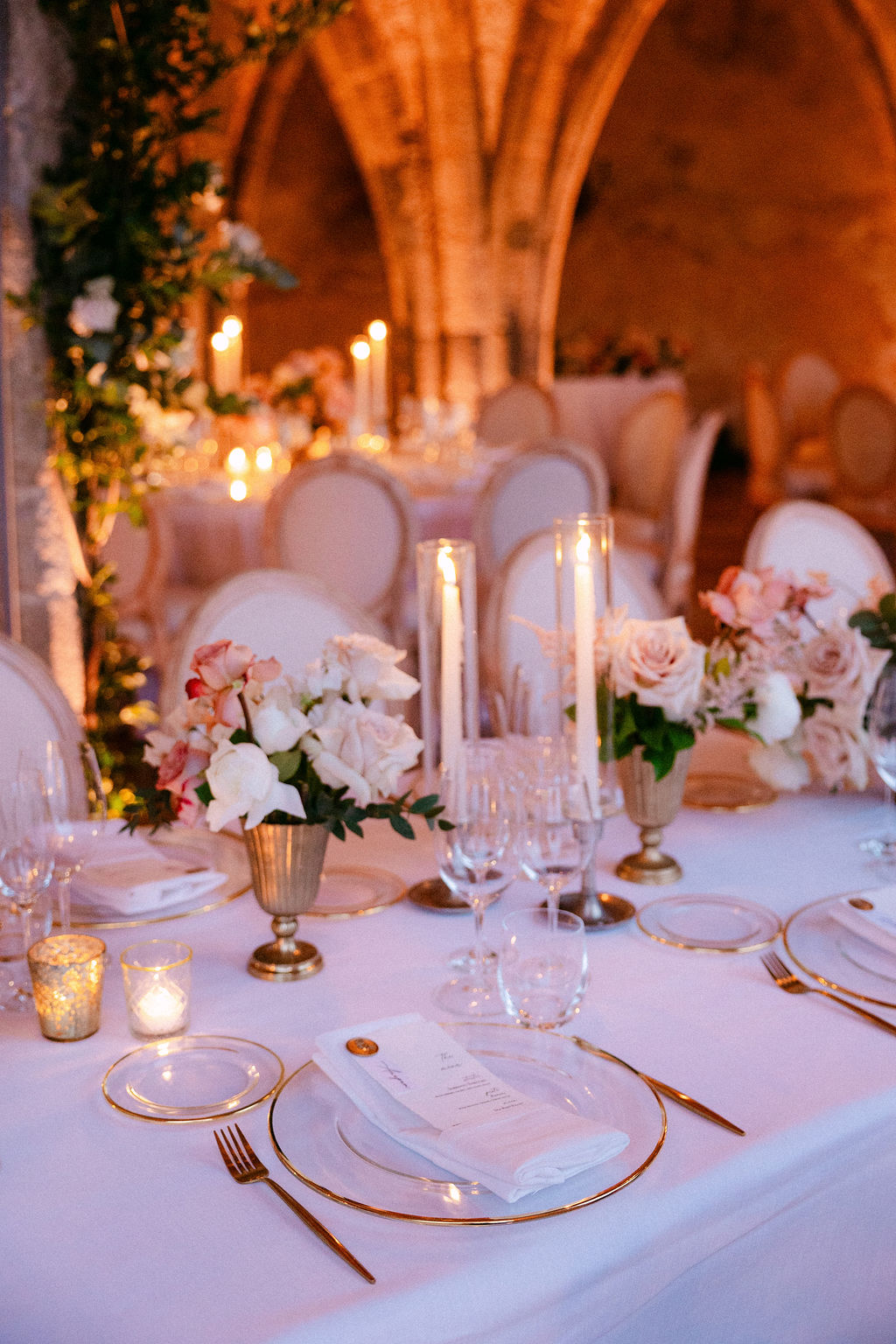 wedding tablescape with flowers by candlelight